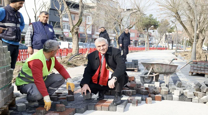 Sakarya Büyükşehir Belediye Başkanı Ekrem Yüce, Karaağaç Bulvarı’nda Gerçekleşen Dönüşüm Projesini İnceledi